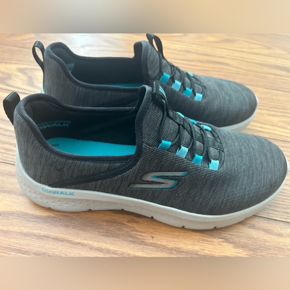 Like new Women's Skechers Go walk shoes w/ Air coolers goga mat insoles Size 9 - Picture 4 of 5